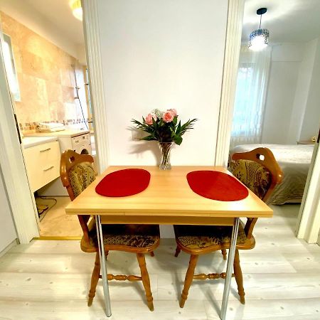 Apartament Sara Apartment ยาช ภายนอก รูปภาพ