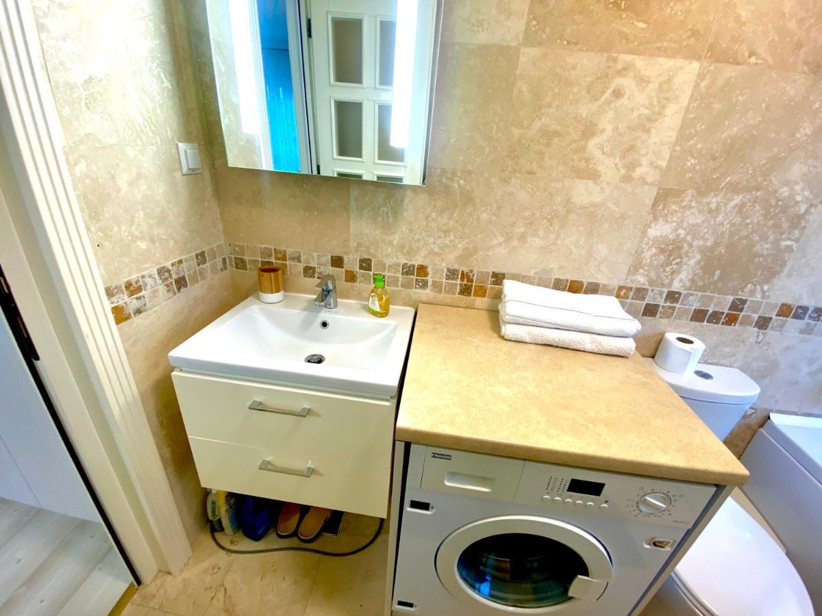 Apartament Sara Apartment ยาช ภายนอก รูปภาพ